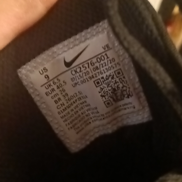 Nike - Picture 2 of 2